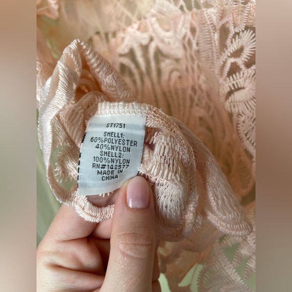 3 for $15 🦋 NWT Sheer Pink Lace Blouse Romantic Long Sleeve Floral Size Medium - Picture 10 of 10